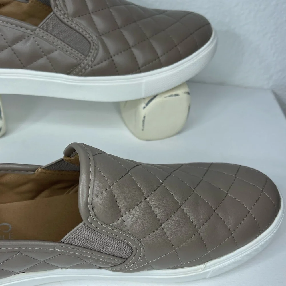 Mountain Sole Women's Slip On Sneaker Comfort Shoes Quilted Faux Leather Size 9